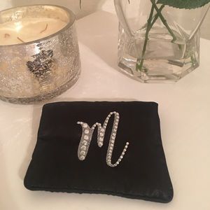 M accessory pouch 🖤